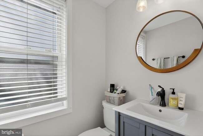 Building Photo - 2440 E Gordon St