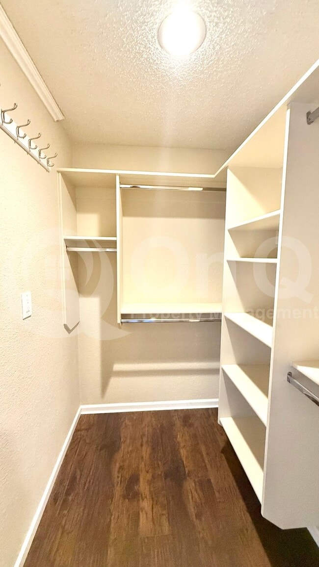 Building Photo - 2724 W McLellan Blvd