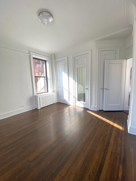 Building Photo - 166 W 72nd St