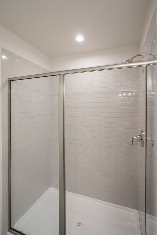 Building Photo - 2031 Sperling Dr