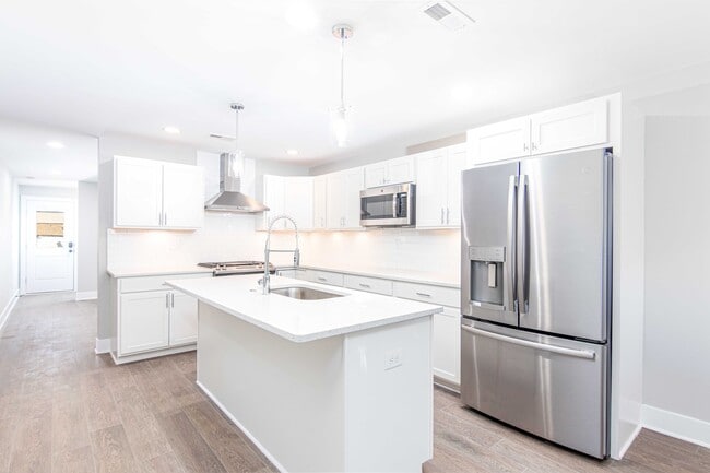 Building Photo - 3509 Chestnut Ave