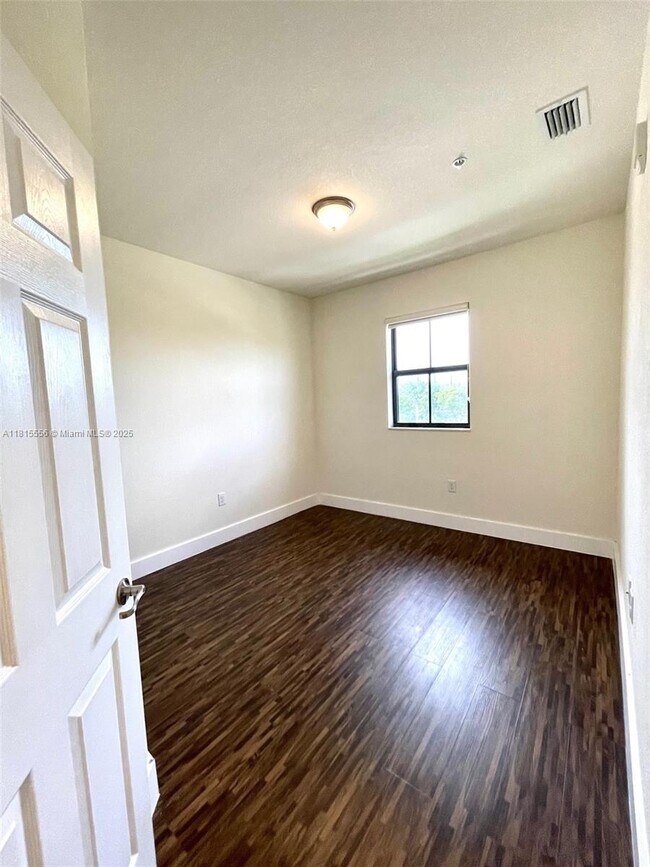 Building Photo - 10600 NW 88th St