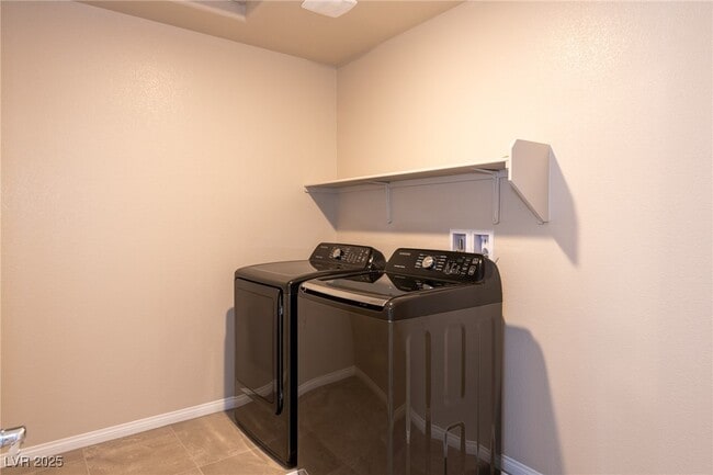 Building Photo - 480 Silverweed Ave