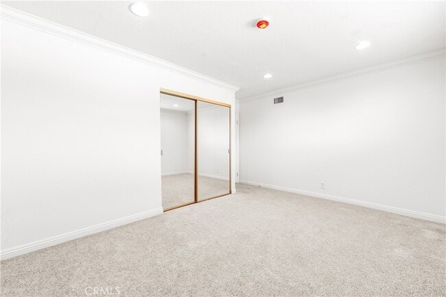 Building Photo - 5892 Meadowlark Dr