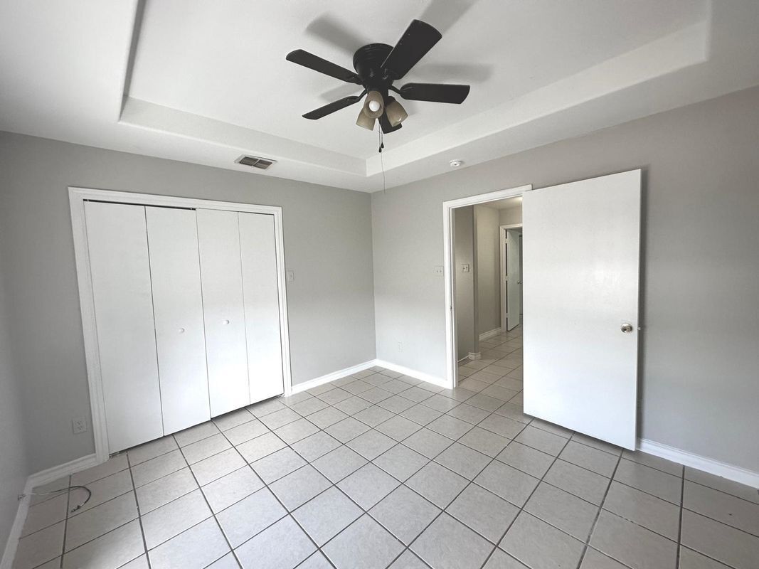 Building Photo - 2005 Cross St