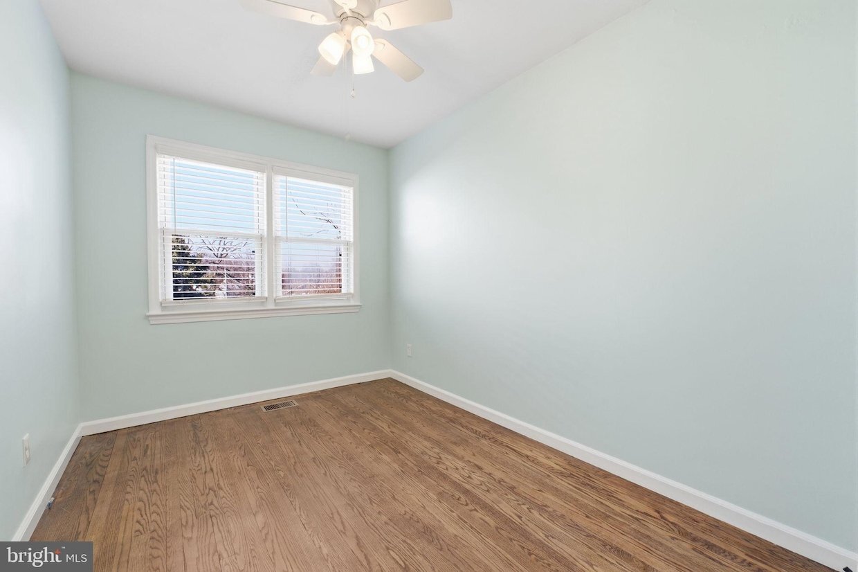 Building Photo - 3225 Chestnut St NE