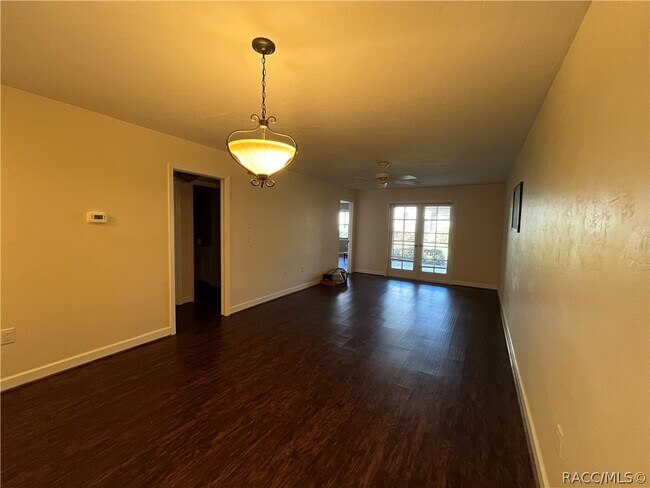 Building Photo - 760 E Gilchrist Ct