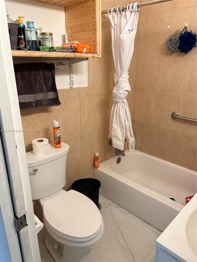 Building Photo - 1560 NW 25th Ave