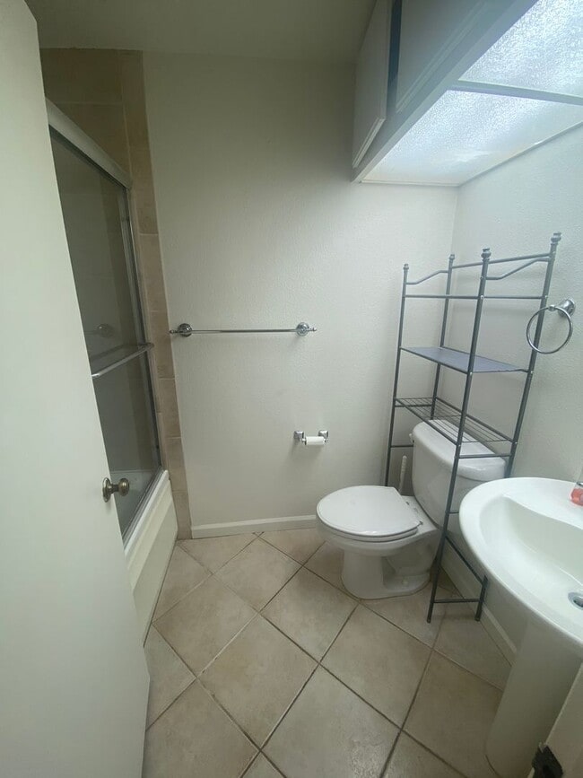Building Photo - 2 BEDROOM DOWNSTAIRS END UNIT WITH PATIO