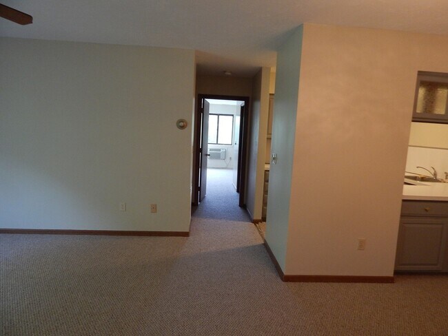 Building Photo - 340 Sunderland Rd