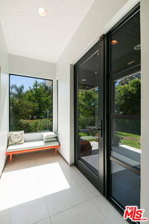 Building Photo - 4233 Shadyglade Ave