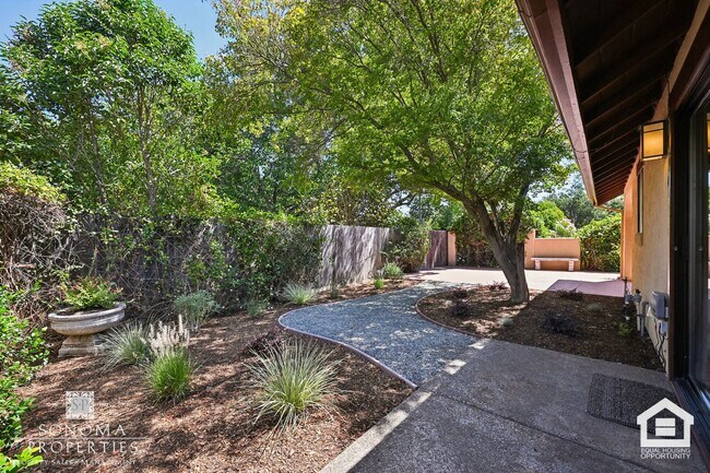 Building Photo - Southwestern Charm Meets Modern Comfort — 2BR/2BA Condo with Access to Shared Pool!