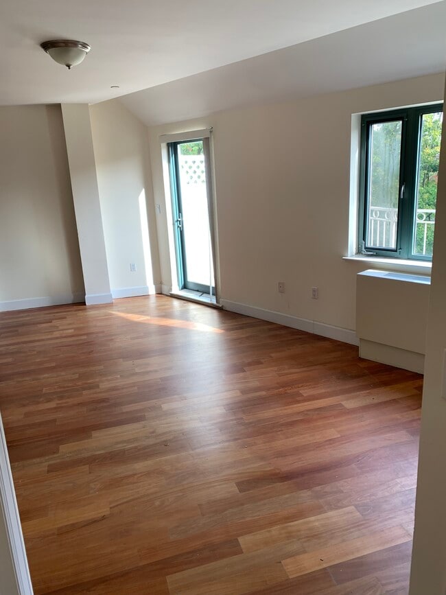 Building Photo - 8315 Kew Gardens Rd