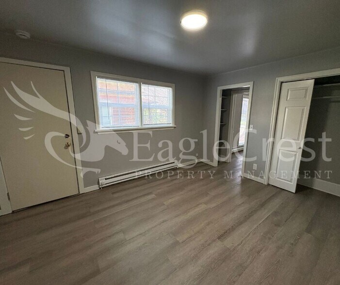 Building Photo - 401SUMACH