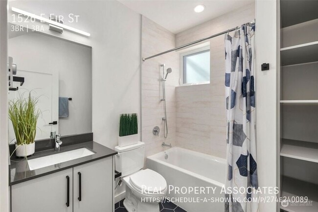 Building Photo - 1526 E Fir St