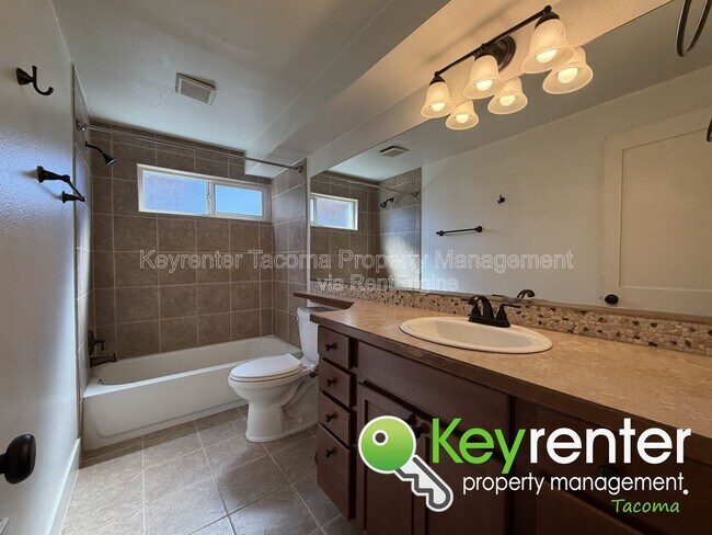 Building Photo - 422 N L St