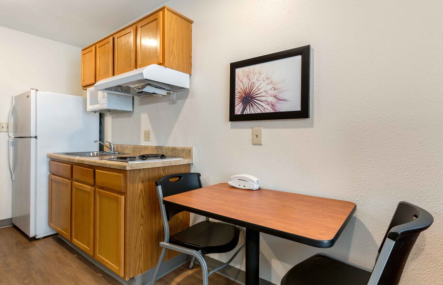 Building Photo - Furnished Studio-El Paso - East