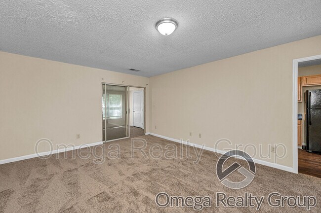 Building Photo - 6749 Lakes Edge Ln