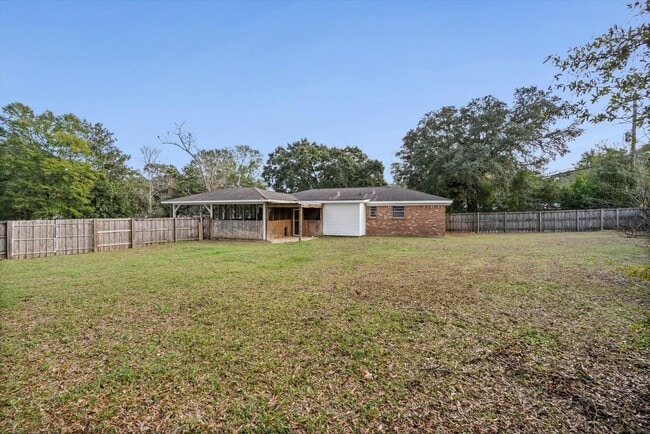 Building Photo - JUST LISTED!