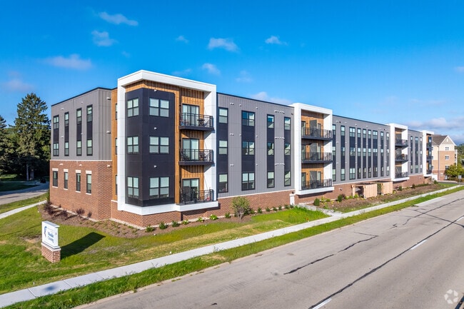 Primary Photo - Woodale Crossing