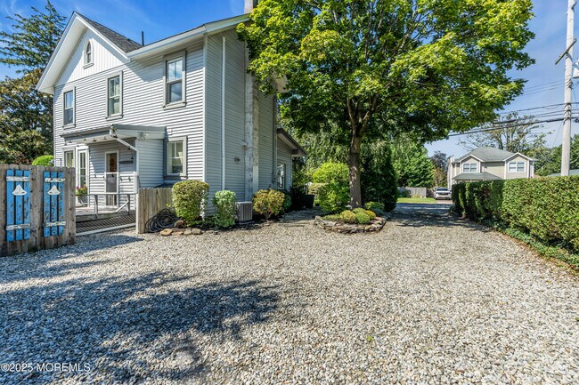 Building Photo - 146 Rumson Rd