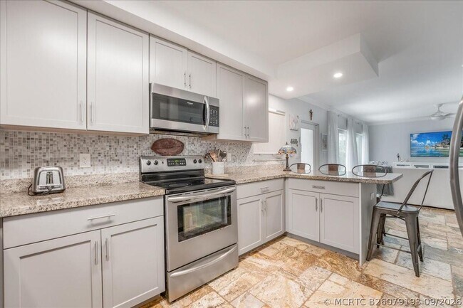 Building Photo - 1203 Hillsboro Mile