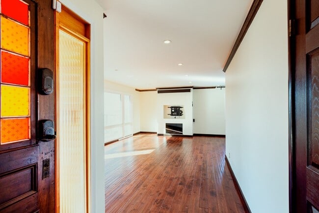 Building Photo - Beautiful Four bedroom, Two bathroom house...