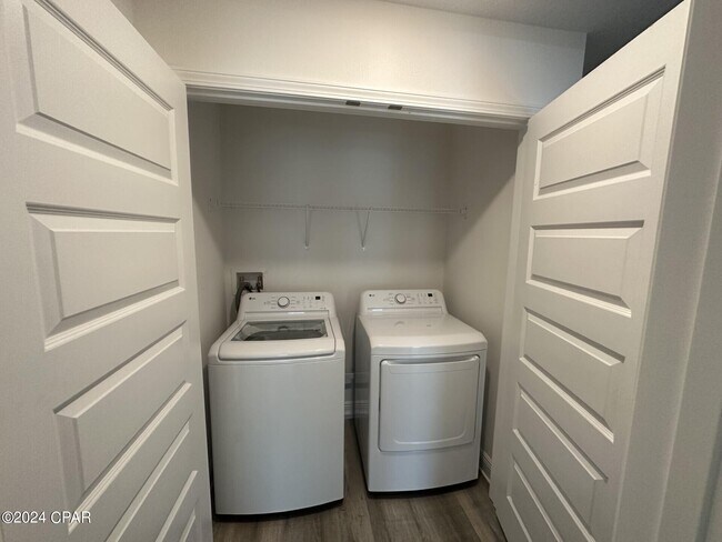 Building Photo - 488 Melrose Wy