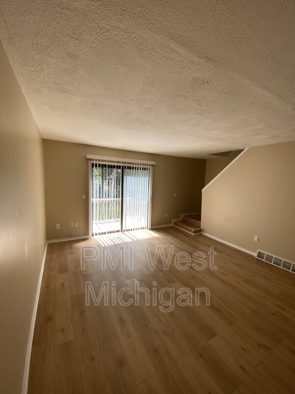 Building Photo - 6081 In the Pines Dr SE