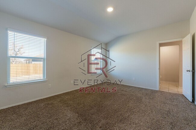 Building Photo - 3 bedroom 2 bath in Yowell Ranch