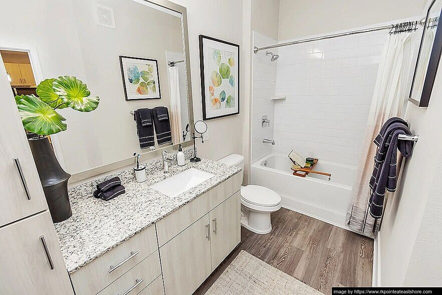 Building Photo - 2423 Areca Palm Dr