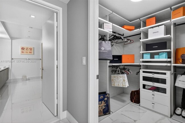 Building Photo - 300 Sunny Isles Blvd