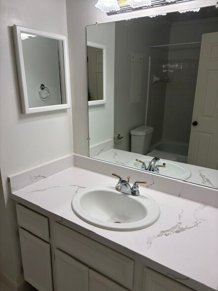Building Photo - 1412 Hidden Meadows Dr E