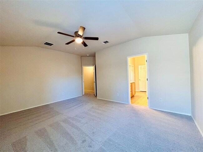 Building Photo - 468 Clarence Ct