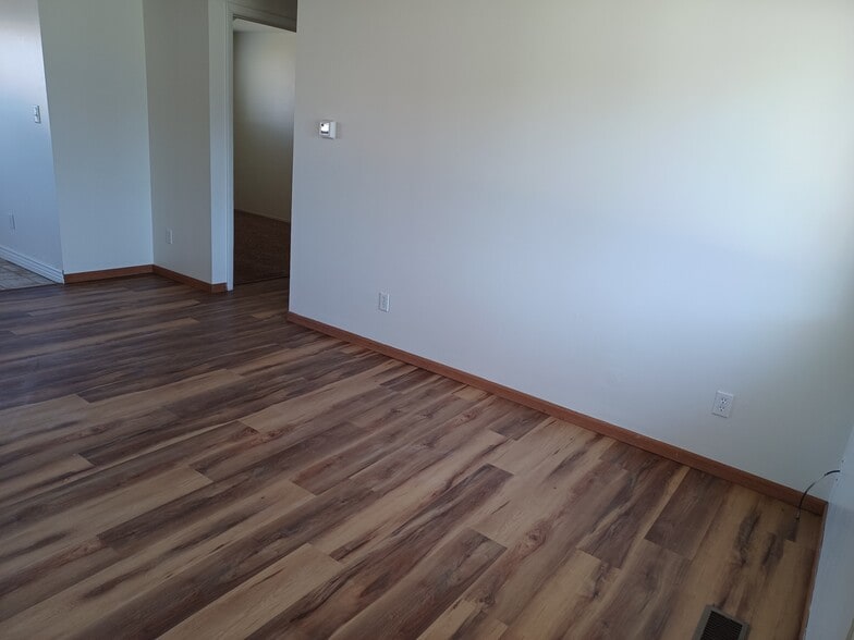 Building Photo - 638 N 400 E