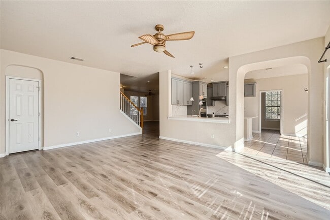Building Photo - Beautiful Spacious Home!!!!