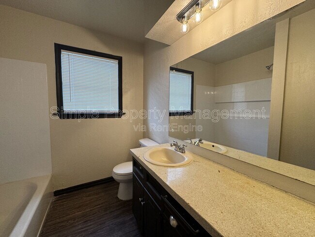 Building Photo - 1400 Brookdale Dr