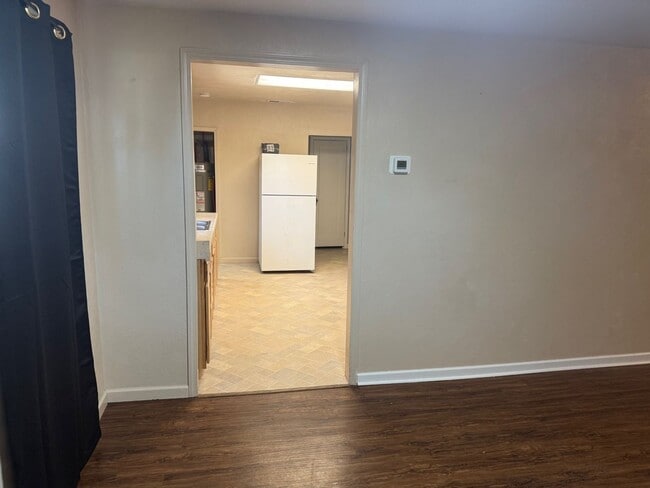 Building Photo - 2 Bed 1 Bath House
