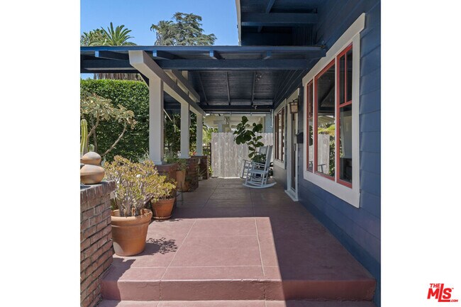 Building Photo - 124 S Hobart Blvd
