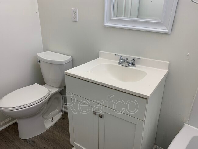 Building Photo - 952 Mayfield Pl