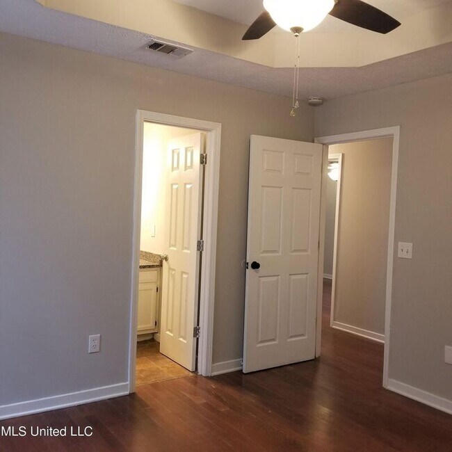 Building Photo - 1537 Chelsea Ln