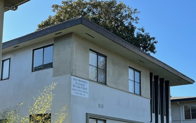 Top Front Unit - 3137 S Barrington Ave