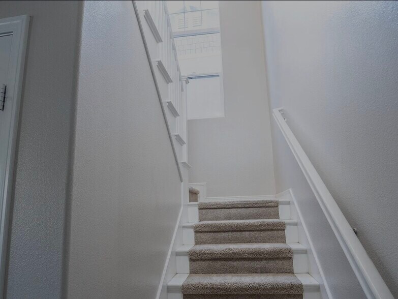 Building Photo - 520 Nile River Dr