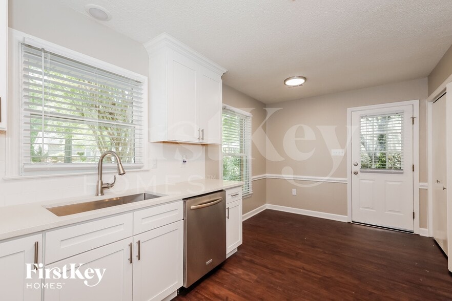 Building Photo - 4914 Chestnut Lake Dr