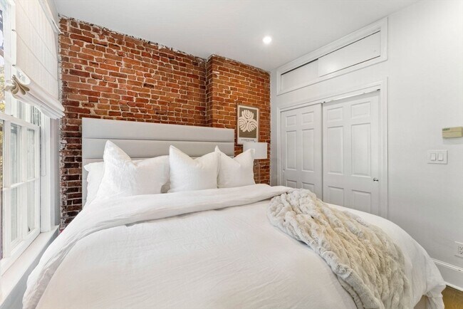 Building Photo - 91 Waltham St