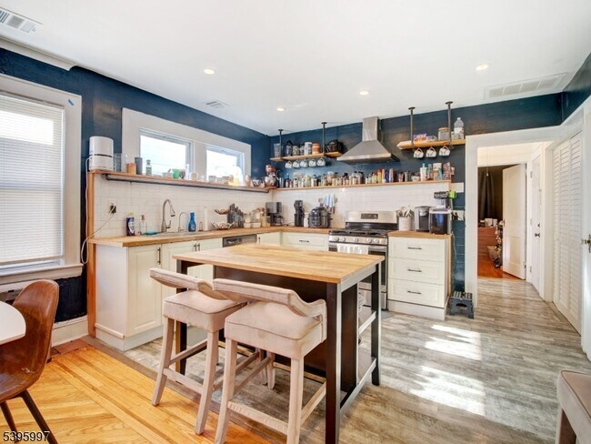 Building Photo - 97 La France Ave