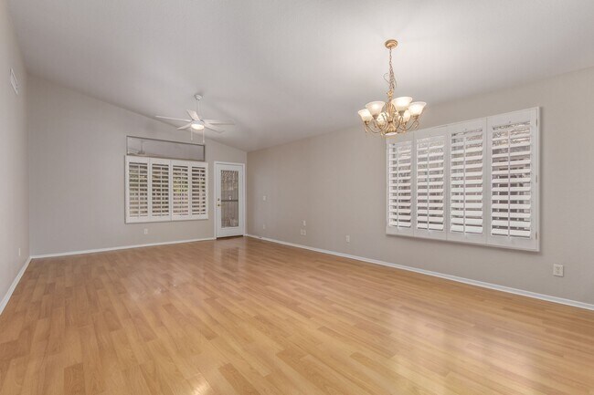 Building Photo - New Listing in Surprise