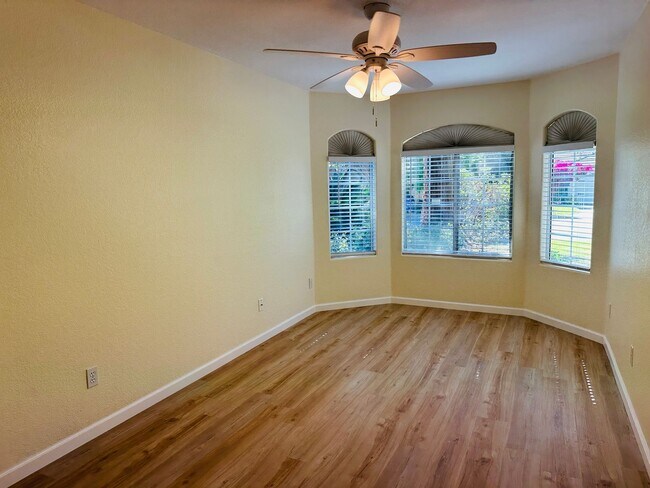 Building Photo - $2,350 - Maple & Teague - 3 Bed 2 Bath, Meridian Ave. Fresno New Floors, New Paint
