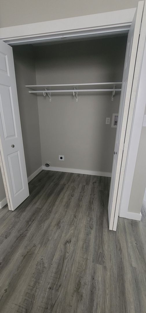 Building Photo - 2 Bedroom House Available With Backyard