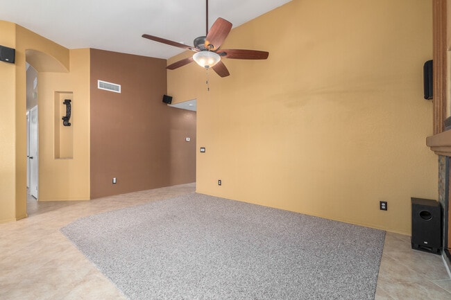 Building Photo - 9150 W Grovers Ave